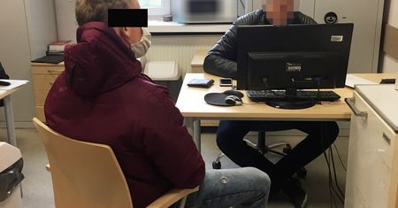 Warszawa. Ukradli smartfona i sprzedali w komisie