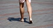 Kobiety noszą te buty na potęgę. Podolożka ostrzega