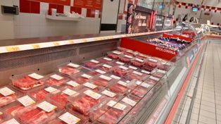 W składzie zmielone pazury i kości. Lepiej omijaj w sklepie