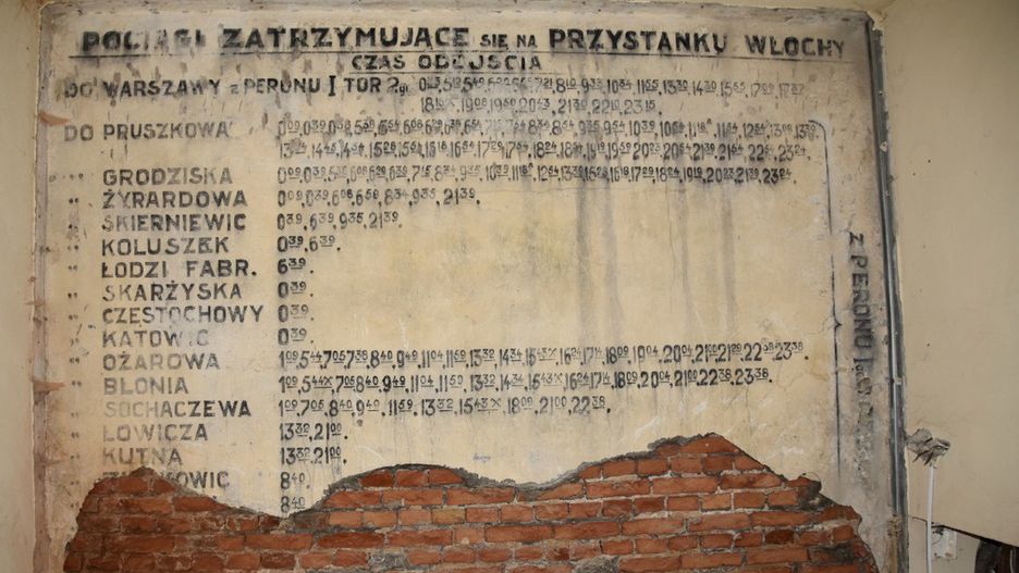 Warszawa. Ocalony rozkład jazdy stanie przy stacji PKP Włochy. Będzie atrakcją dzielnicy