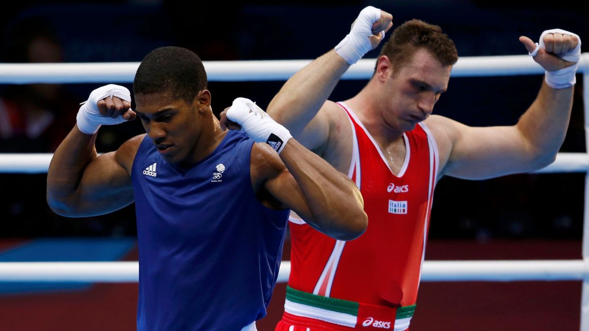 Reuters / Joshua [L] i Cammarelle [P] po finałowej walce podczas IO w Londynie