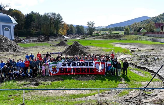 Tak wygląda obecnie boisko w Stroniu Śląskim