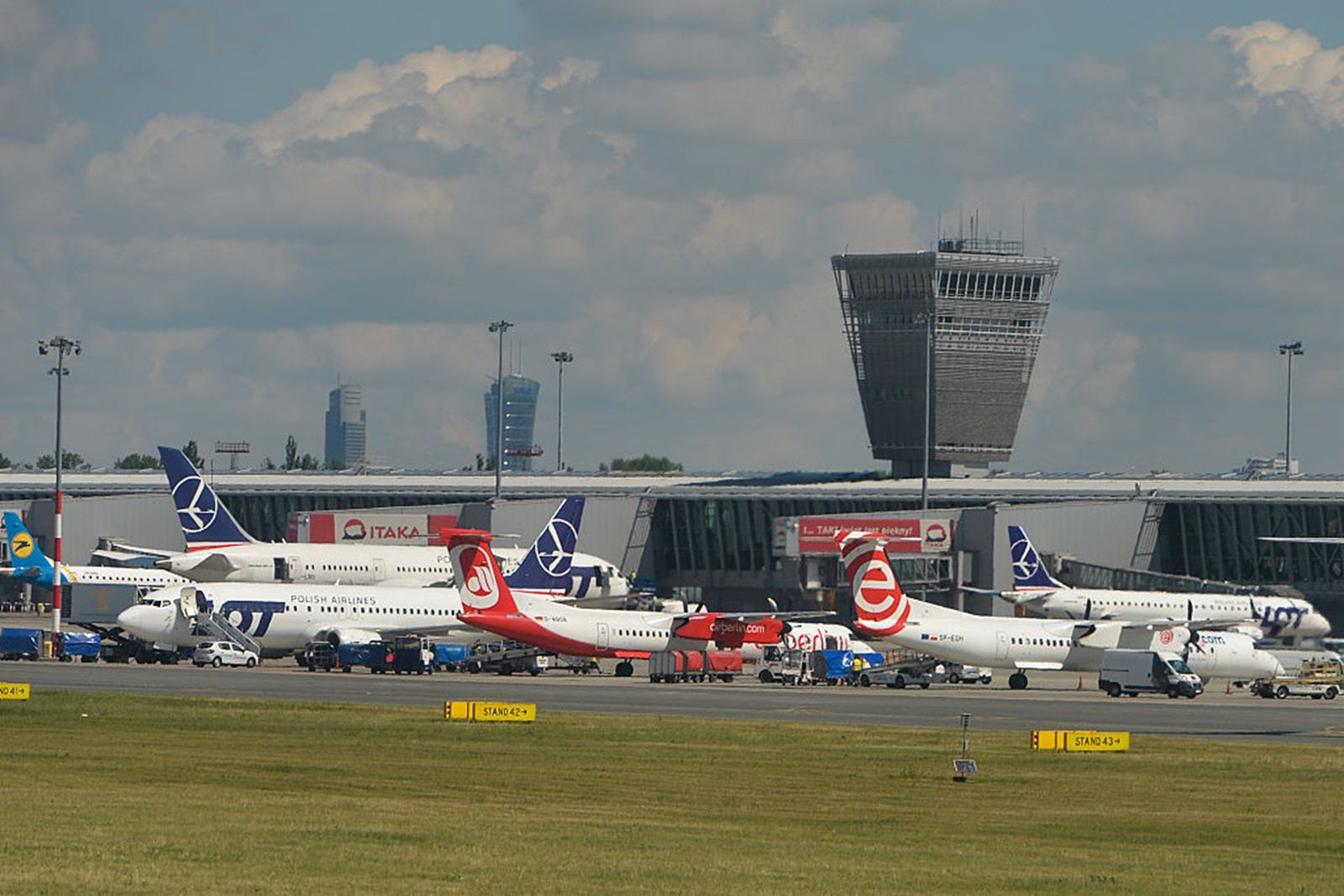 Lotnisko Chopina planuje obsłużyć 23 mln pasażerów. To początek rozwoju