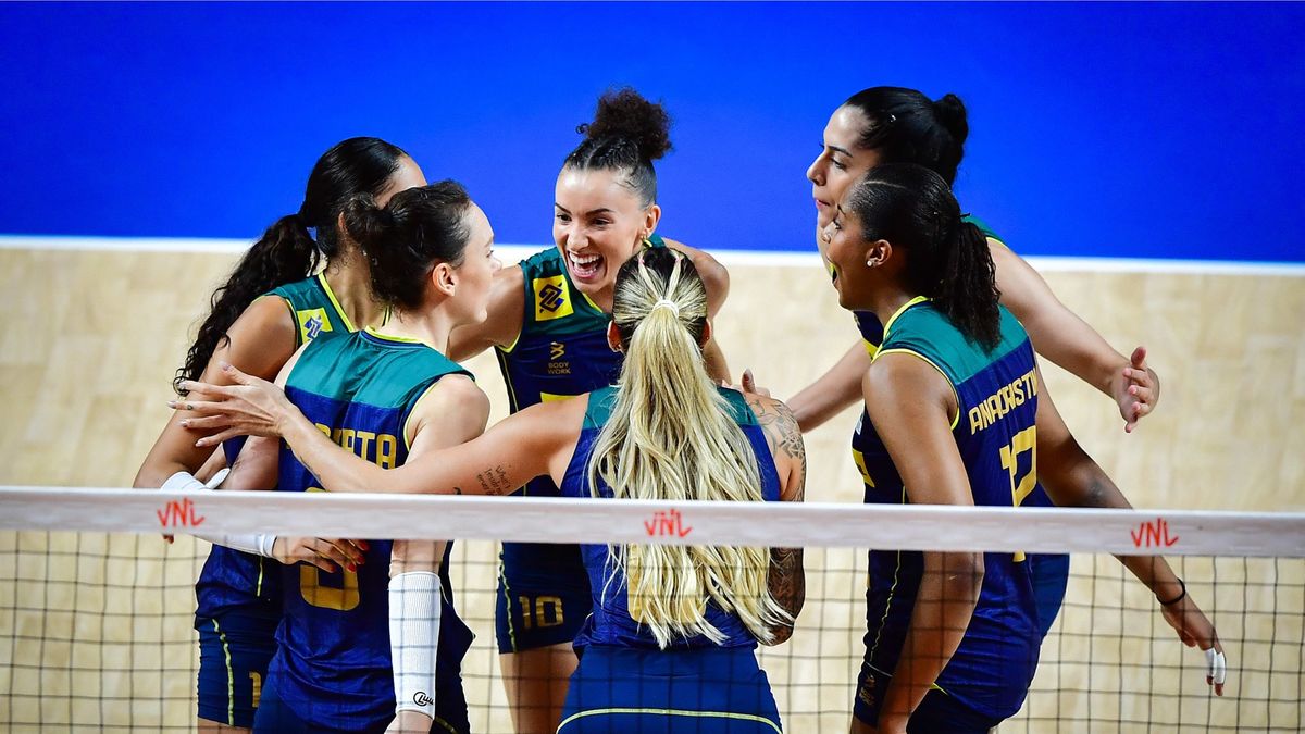 Zdjęcie okładkowe artykułu: Materiały prasowe / VolleyballWorld / Na zdjęciu: reprezentacja Brazylii