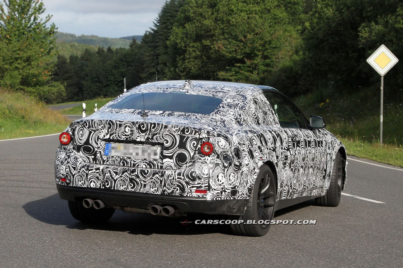 2013/2014 BMW M3 Coupe/M4 - zdjęcie szpiegowskie (źródło: Carscoop)