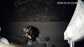 Mężczyzna nagrany pod salonem urody. "Wstydu ludziom brak"