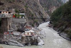 Indie. Pękł lodowiec w Himalajach, powódź zalała wioski. Dramatyczne nagrania