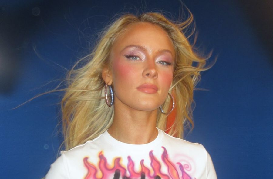 Zara Larson zaprasza fanów na scenę