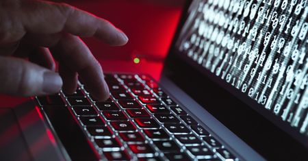 Rząd potwierdza. Cyberataki na polskie serwery