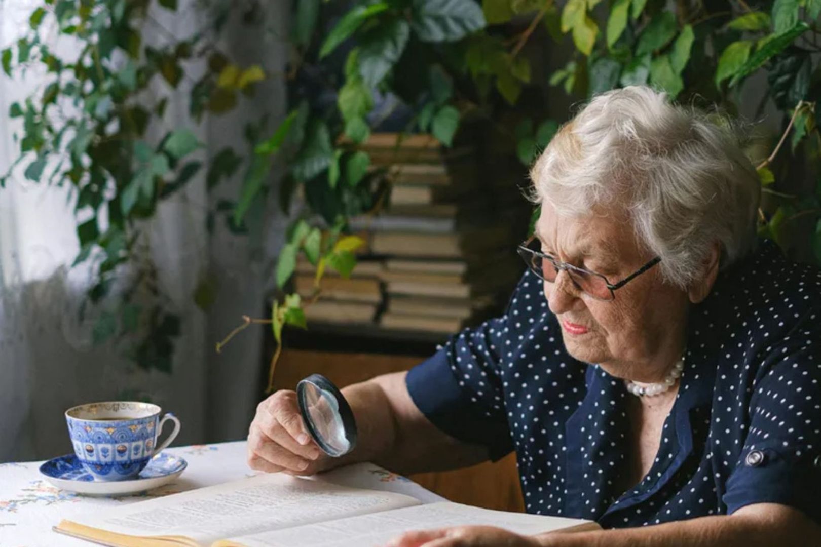 Seniorzy kupują i przyjmują je na potęgę. Powinni uważać