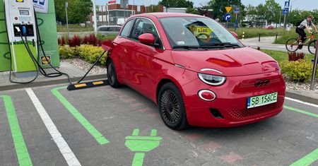 Fiat bada możliwość włożenia spalinowego silnika do elektryka