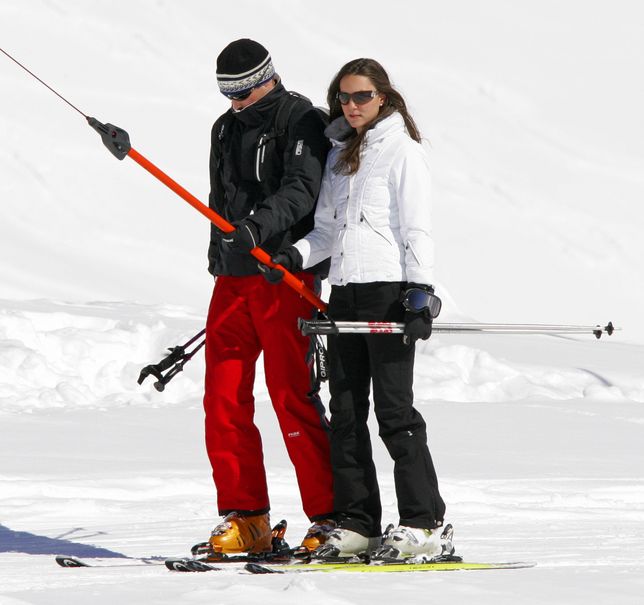 Prince William and Kate Middleton on a Skiing Holiday in KlostersKLOSTERS, SWITZERLAND - MARCH 19:  Prince William and girlfriend Kate Middleton use a T-bar drag lift whilst on a skiing holiday on March 19, 2008 in Klosters, Switzerland.  (Photo by Indigo/Getty Images)Max Mumby/IndigoBritish Royalty, Catherine Middleton, Goggles, Hat, Holiday, Jacket, Kate Middleton, Prince William, Ski, Skiing, Skiwear, Sport, Sunglasses