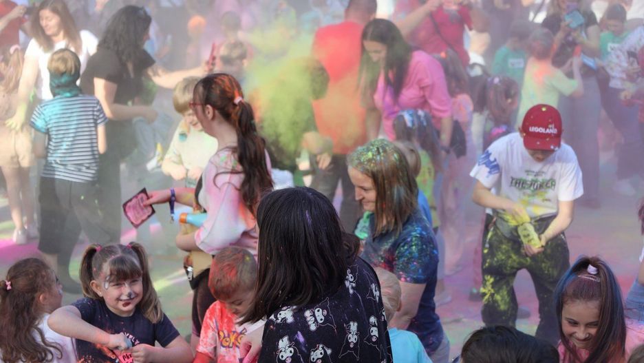 Festiwal Kolorów i Piana Party na festynie w Parku Miejskim w Pleszewie