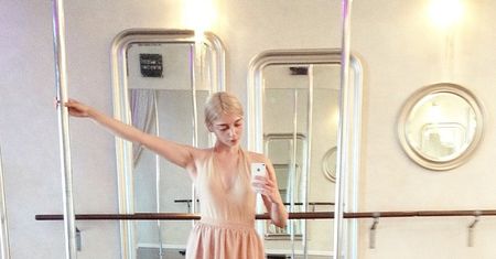 Artystka zyskała 90 tysięcy obserwujących na Instagramie, uzurpując rozrzutne życie