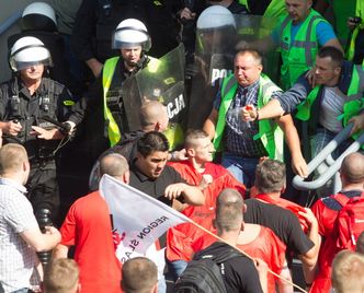 Przepychanki przed siedzibą Holdingu Węglowego. Policja interweniowała
