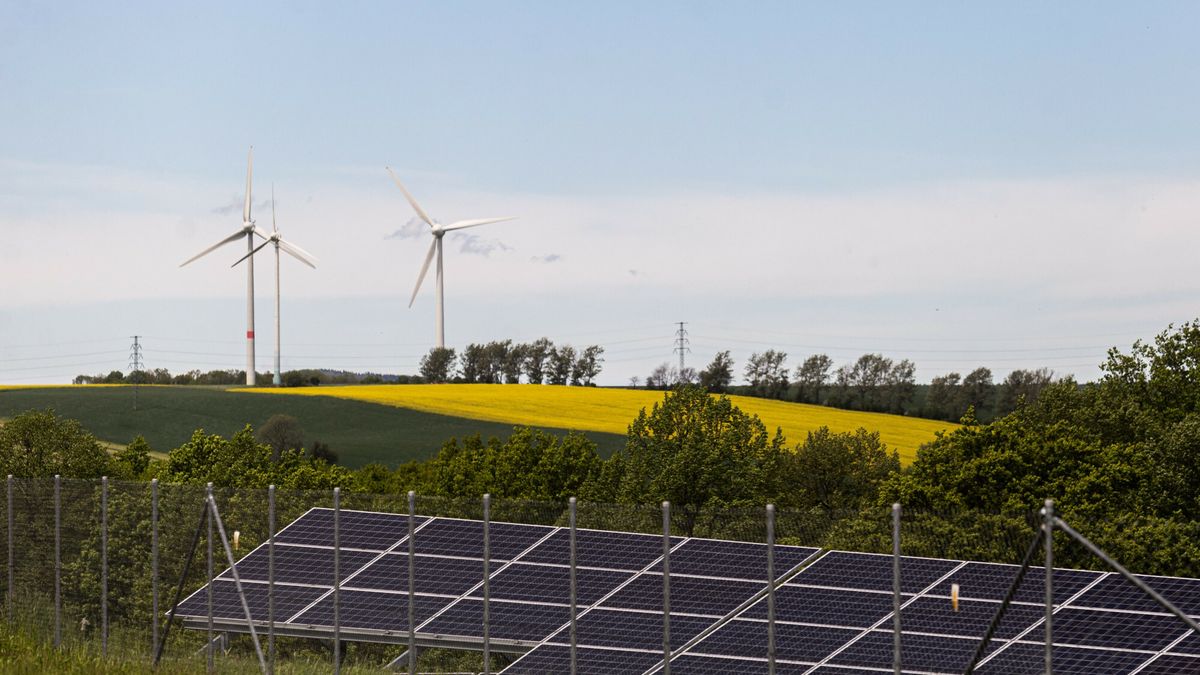 Odchodzenie od  węgla. Większość Polaków chce czystej energii 1