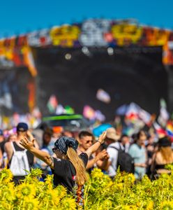 Leżaki, joga, salsa pod palmami i... konferencja z udziałem gwiazd