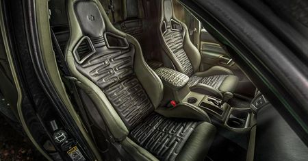 Toyota Tacoma w wojskowym stylu od Carlex Design