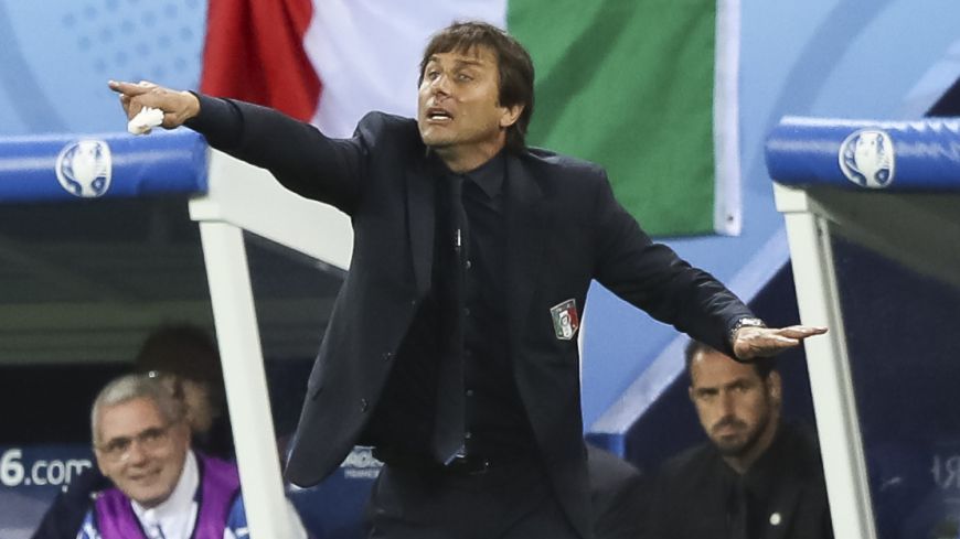 Antonio Conte z rozbitym nosem podczas meczu Włochy - Belgia