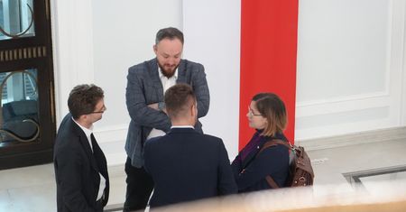 Zrobił zdjęcie z ukrycia w Sejmie. W sieci lawina komentarzy