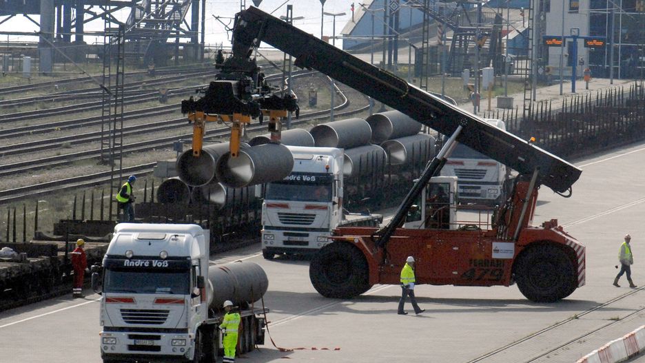Jedna z pierwszych 80 stalowych rur, kt�re pos�u�� do budowy gazoci�gu Nord Stream,
STEFAN SAUER