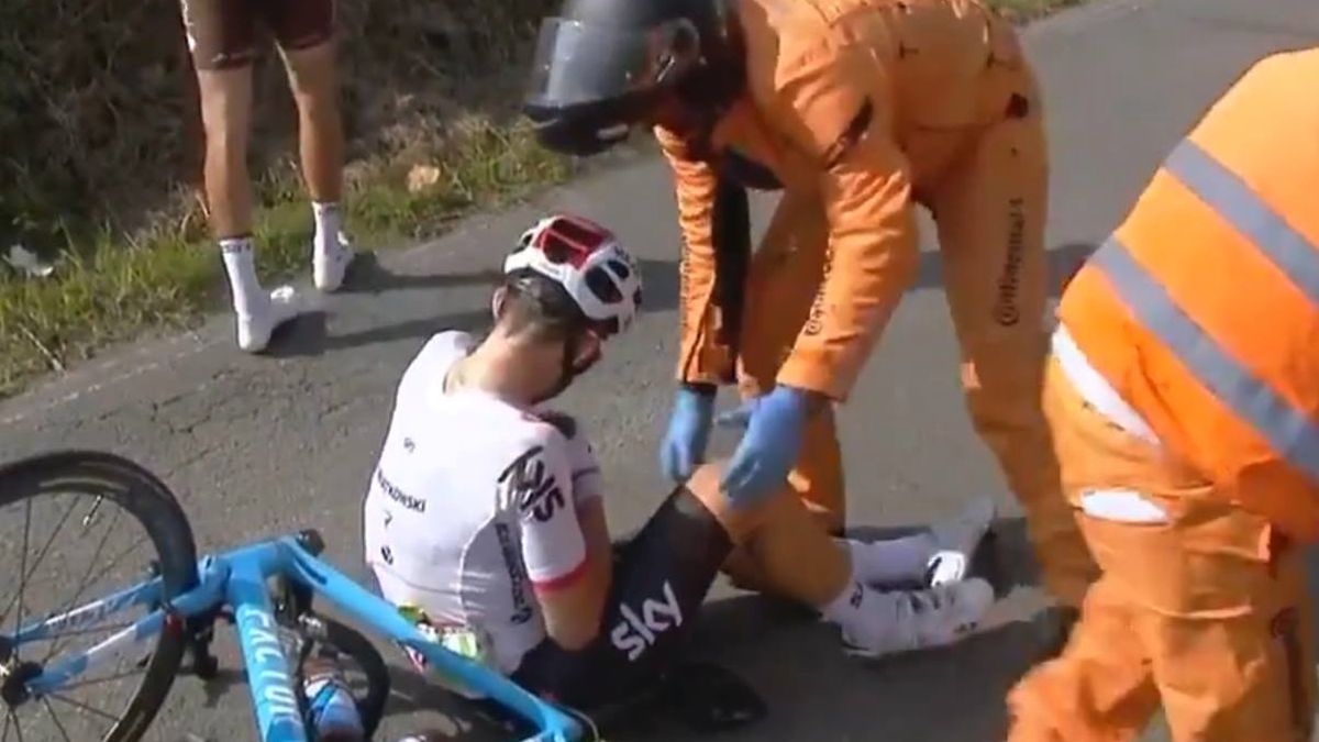 Materiały prasowe / Twitter / Na zdjęciu: Michał Kwiatkowski po kraksie na 15. etapie Vuelta a Espana