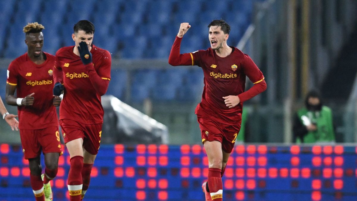 PAP/EPA / ALESSANDRO DI MEO / Na zdjęciu: piłkarze AS Roma