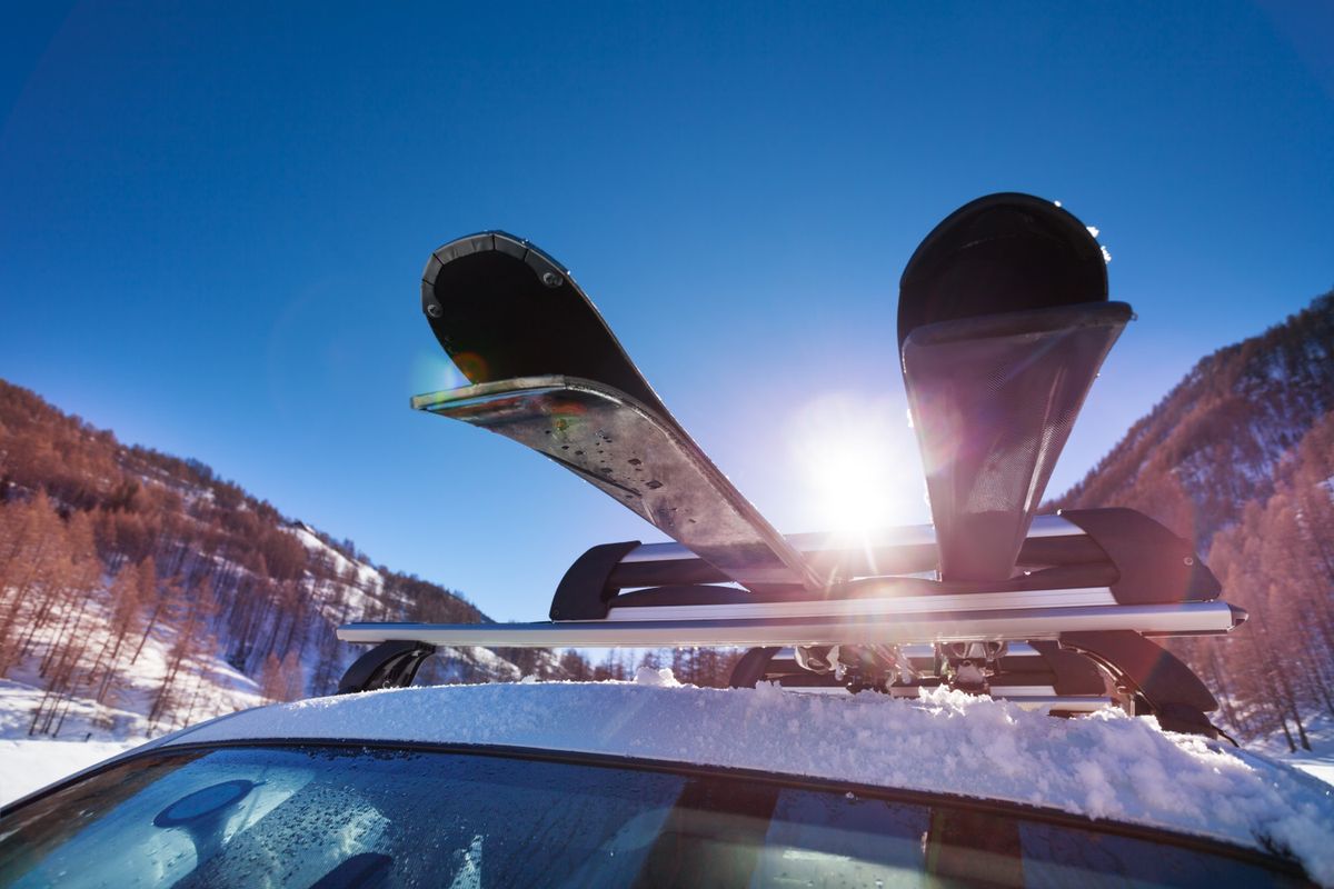 Wyjazd na narty – ile powinno kosztować ubezpieczenie? Analiza i przykłady
