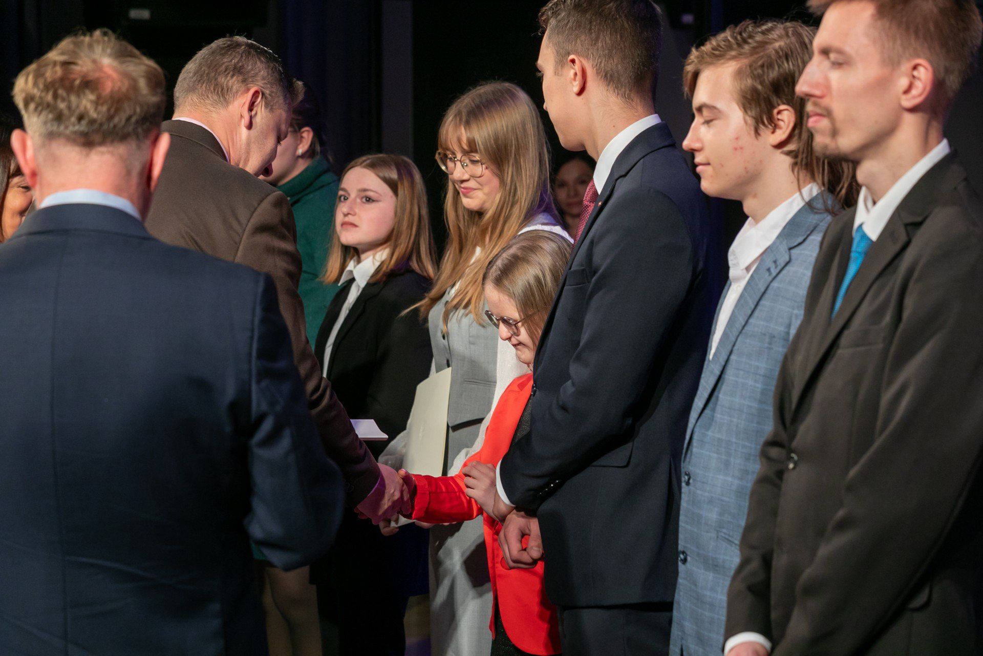 Ponad 120 uczniów szkół ponadpodstawowych z rejonu bydgoskiego odebrało stypendia Prezesa Rady Ministrów. Gala odbyła się w Pałacu Młodzieży.