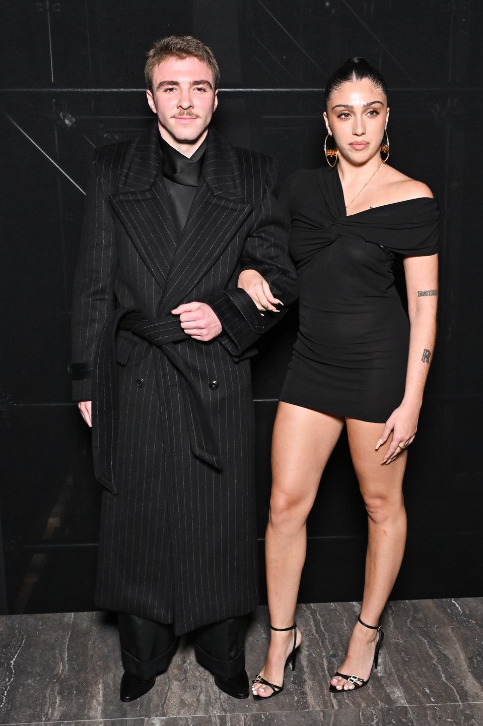 Biologiczne dzieci Madonny na Paryskim Tygodniu Mody