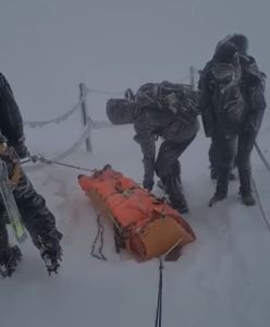 Karkonosze. Ewakuacja turystów ze Śnieżki. Uczestnik "górskiego morsowania" potrzebował pomocy