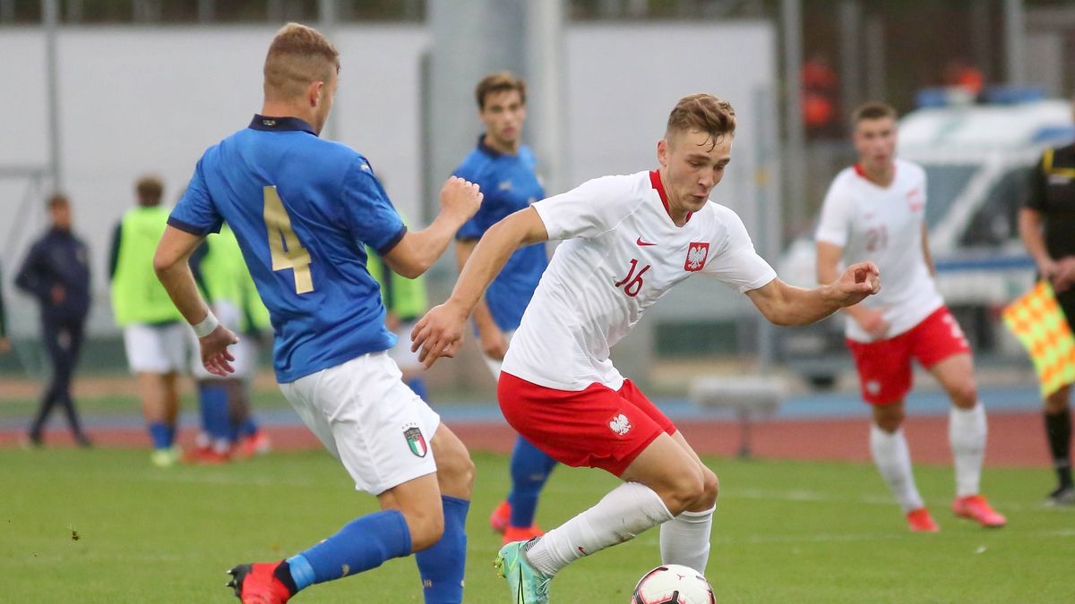 Newspix / KAMIL SWIRYDOWICZ / Na zdjęciu: Dominik Pila (przy piłce)