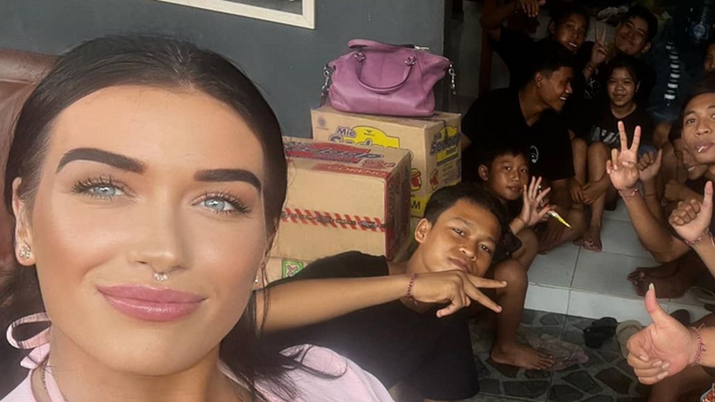 Australijka odwiedziła sierociniec w skąpym stroju 