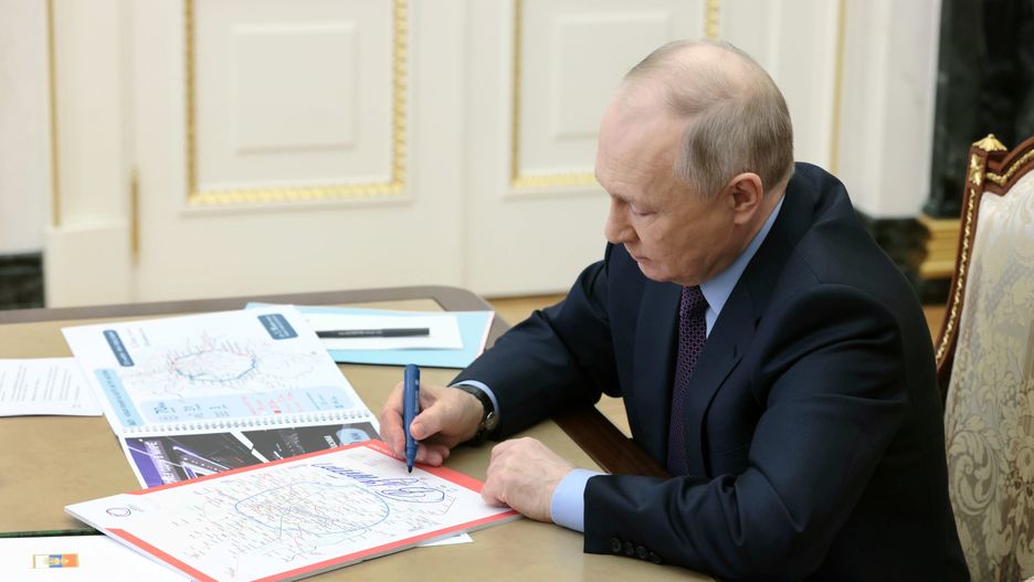 Russian President Vladimir Putin takes part in the ceremony of the opening of the Big Circle Line (BCL) of the Moscow subway via videoconference, in Moscow, Russia, 01 March 2023. The Big Circle Line, whose length is over 70 kilometers long with 31 stations and three train depots, is one of the biggest underground construction project in the world. Launch of the BCL will improve the transport situation in 34 districts of Moscow with a population of 3.3 million people and considerably reduce the burden on other subway lines. EPA/MIKHAIL METZEL / SPUTNIK / KREMLIN POOL MANDATORY CREDIT Dostawca: PAP/EPA.