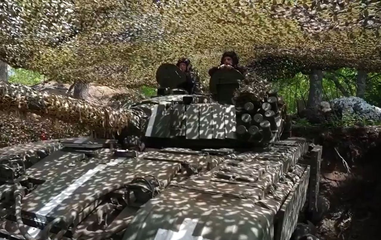 Ukrainians in a PT-91 Twardy tank