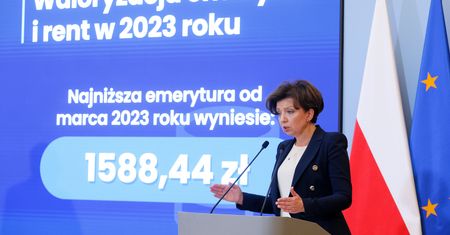 Minister podała zawrotną sumę. Tyle dostaną seniorzy w 2023 roku