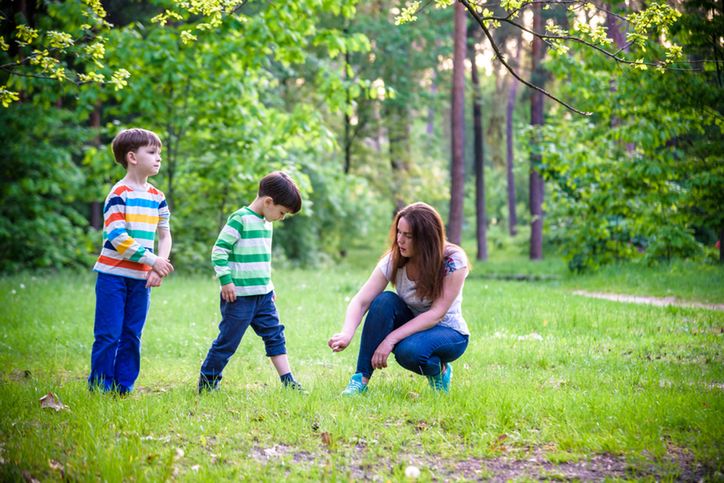 Przed wyjściem na spacer należy dobrze przygotować dziecko