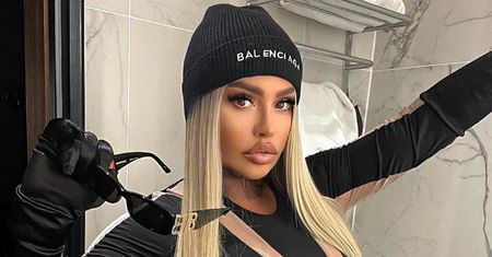 Podrasowana Laluna Unique pozuje z bliźniaczo podobnymi koleżankami. Fani: "Z JEDNEJ TAŚMY PRODUKCYJNEJ" (FOTO)