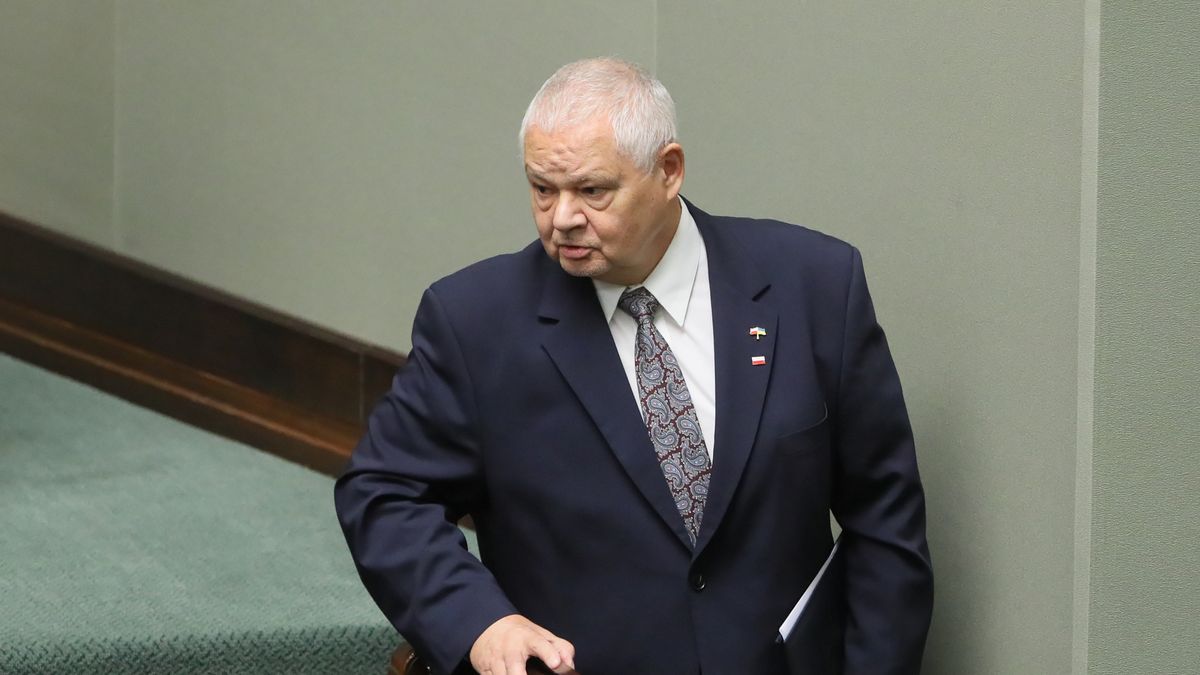 Adam Glapi�ski
Warszawa, 21.07.2022. Prezes Narodowego Banku Polskiego Adam Glapi�ski na sali obrad w drugim dniu posiedzenia Sejmu w Warszawie, 21 bm. Sejm zajmuje si� sprawozdaniem Komisji Finans�w Publicznych dot. wykonania bud�etu pa�stwa za okres od 1 stycznia do 31 grudnia 2021 r. wraz z przedstawion� przez Najwy�sz� Izb� Kontroli analiz� wykonania bud�etu pa�stwa i za�o�e� polityki pieni�nej w 2021 r. oraz komisyjnym projektem uchwa�y w przedmiocie absolutorium. (mr) PAP/Pawe� Supernak
Pawe� Supernak
9  9., IX, kadencja, kadencji, plenarna, polityk polityka, posiedzenie, sejm, sejmu, analiza, bud�et pa�stwa, NIK, polityka pieni�na, posiedze�, sala obrad, wykonanie, za�o�enia