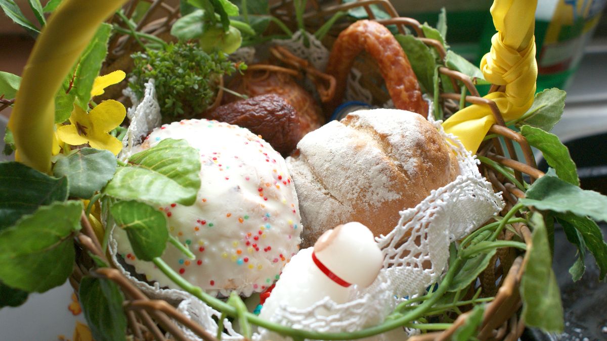 Dziś mało kto pamięta, co oznacza mięso w koszyku wielkanocnym