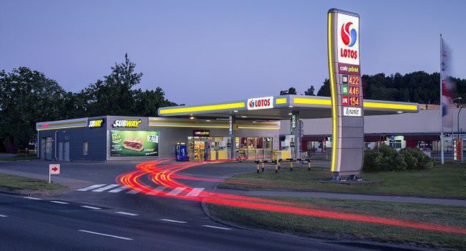 Lotos zwiększył wydatki na reklamy stacji paliw z 1,2 mln zł do 30,6 mln zł, a Shell zredukował je z 16,8 mln zł do 1,6 mln zł (Top5)