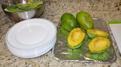 Najlepszy sposób na przechowywanie awokado. Nie będzie czerniało