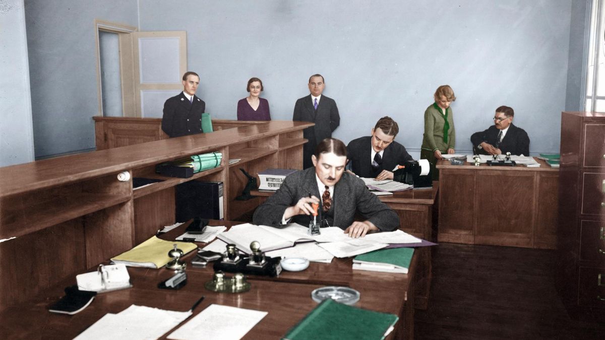 Pracownicy paryskiego oddziału Banku Polska Kasa Opieki SA szybko zdobyli zaufanie Polonii. Zdjęcie pochodzi z 1930 r.