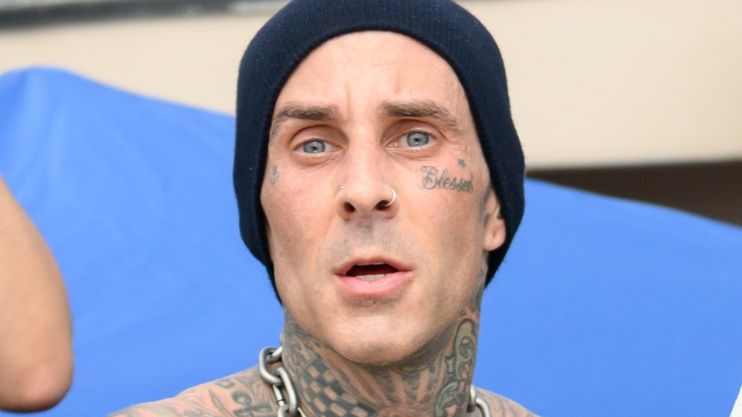 Travis Barker przerywa milczenie po tym, jak trafienił do szpitala w krytycznym stanie