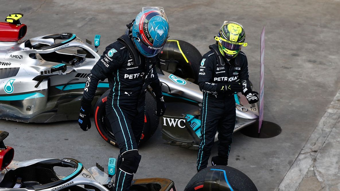 Zdjęcie okładkowe artykułu: Materiały prasowe / Mercedes / Na zdjęciu: George Russell (po lewej) i Lewis Hamilton