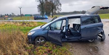 Przestawy: Poranny wypadek dwóch samochodów na DW171