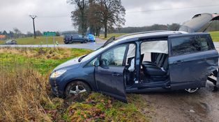 Przestawy: Poranny wypadek dwóch samochodów na DW171