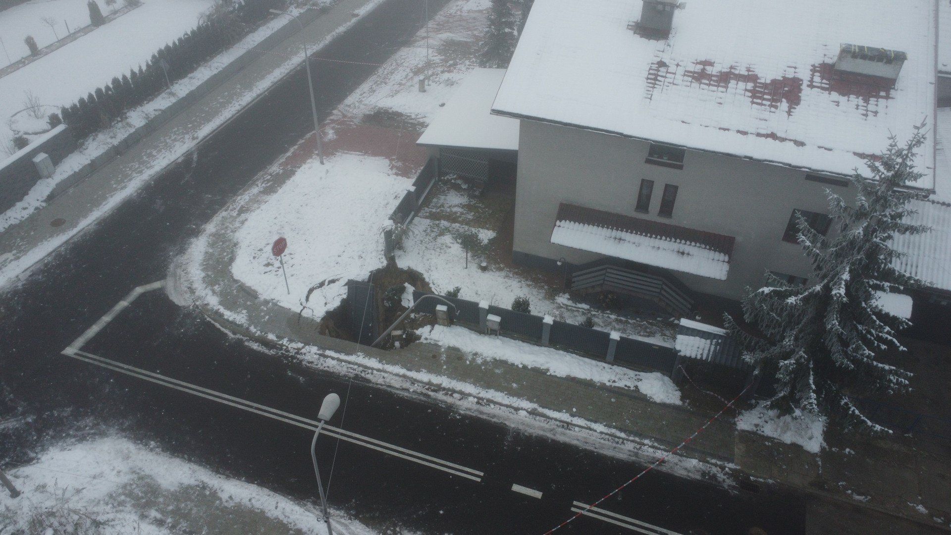 Mieszkańcy Olkusza w szoku. Zapadlisko pojawiło się tuż przy domu