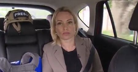 Policja w domu Owsiannikowej. Miała rozpowszechniać "fejki o wojsku"