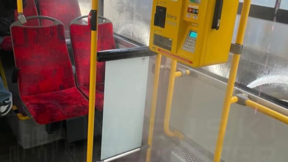 Gorący płyn chłodniczy polał się na pasażerów.